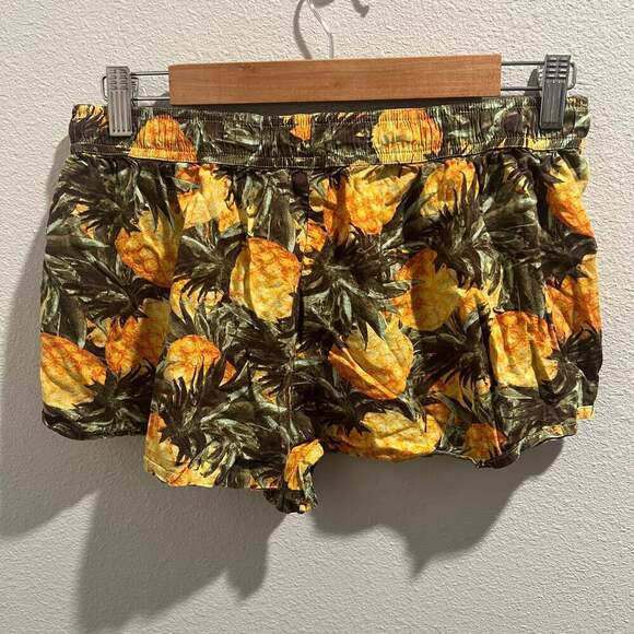 Victoria's Secret Women's Sleep Shorts Tropical Pineapple Design - Picture 3 of 3